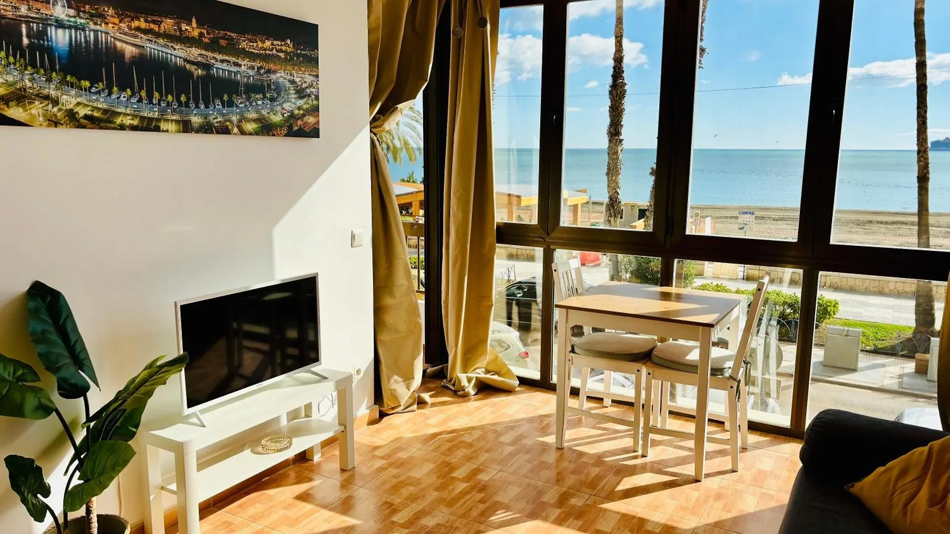 Malagueta Beachfront Apartment Málaga España