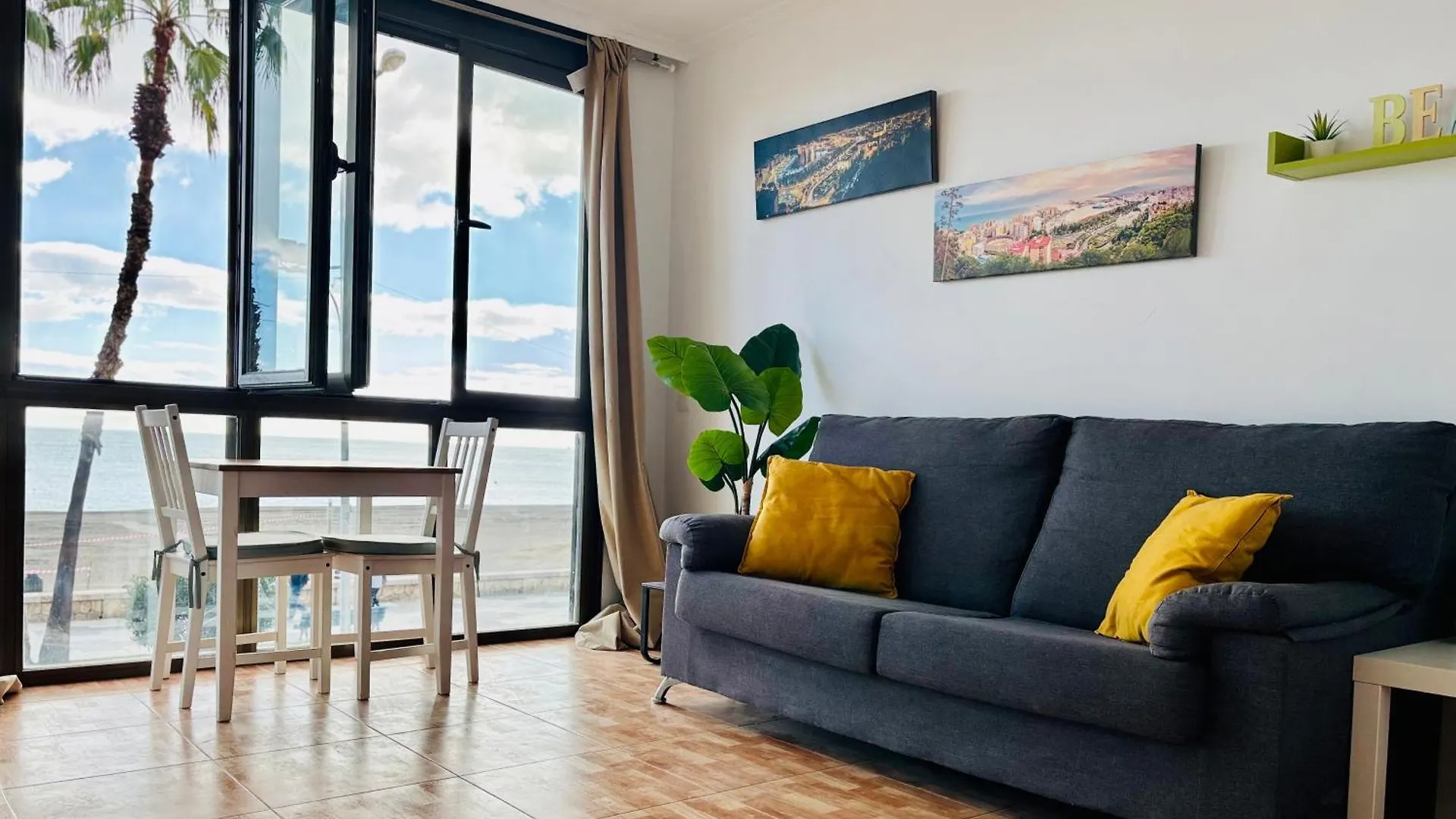 Malagueta Beachfront Apartment Málaga 0*,  İspanya